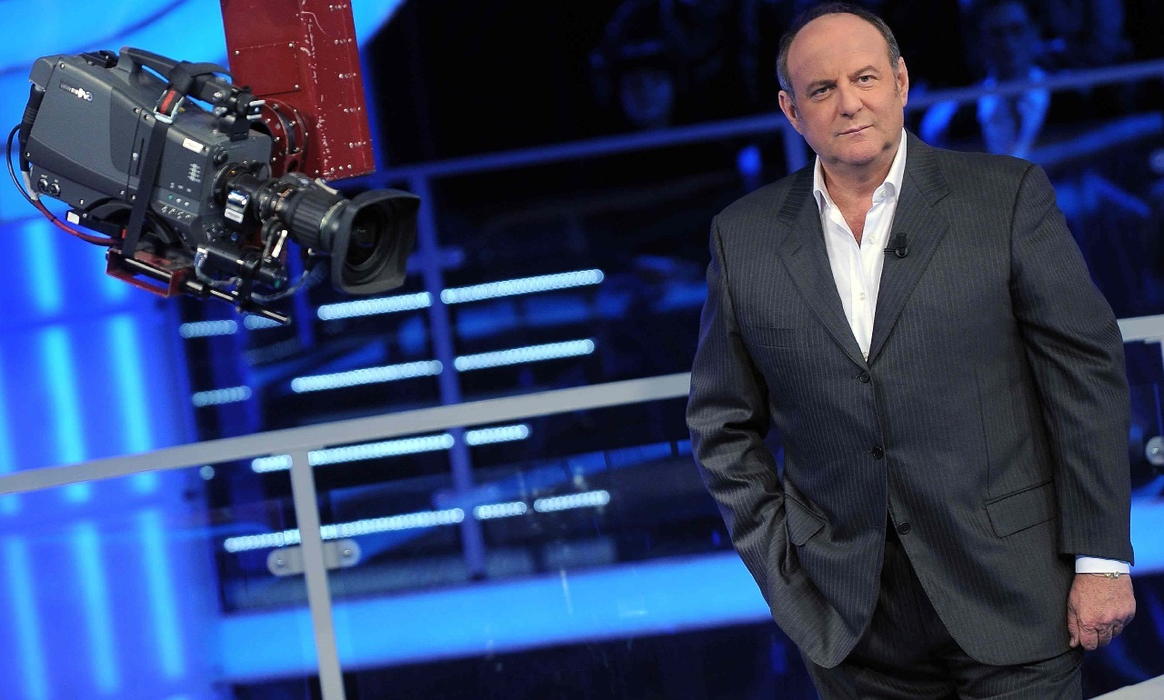 Prezentatorul emisiunii "The Wall" de pe Canale 5