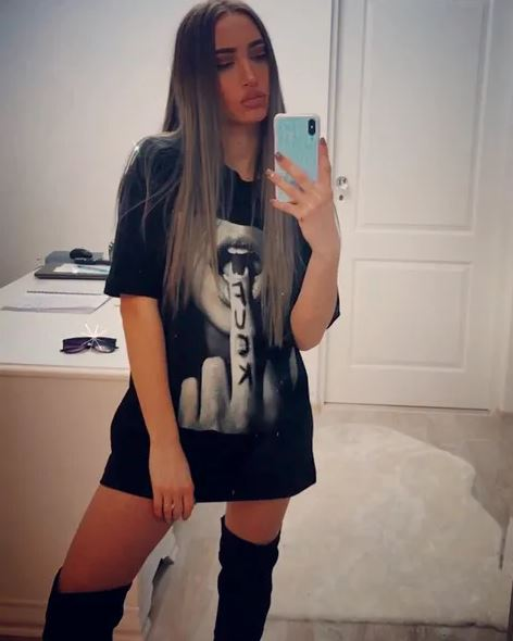 Ce bombă-sexy e sora lui Tavi Popescu! „Bunăciunea” nu ratează niciun meci al FCSB-ului | GALERIE FOTO