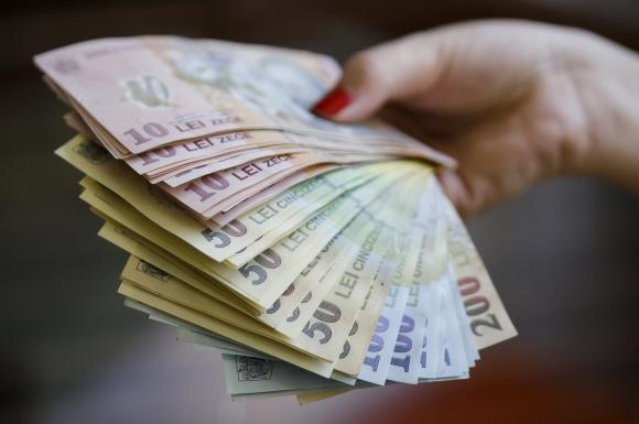 Banii românești au fost dovediți științific drept cei mai murdari din lume