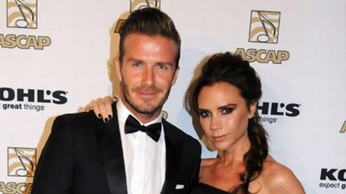 Fanii au rămas fără cuvinte! N-o să-ti vina sa crezi cate perechi de pantofi donează Victoria Beckham! Are in colectie cateva mii