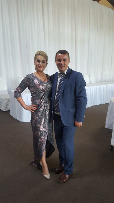 Primarul Lucian Morar şi cântăreaţa de muzică populară Ioana Pricop fac nuntă cu 7.000 de invitaţi