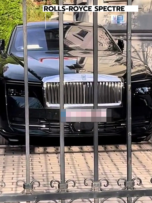 Sebastian Bălășescu conduce primul Rolls-Royce Spectre din România