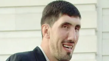 Ce mai face URIASUL Ghita Muresan in SUA? II invata copiii saraci sa joace baschet! Cum l-au poreclit americanii!