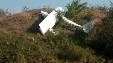 Un avion s-a prăbuşit lângă Paşcani. Pilotul a murit