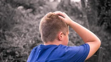 Trei tineri din Neamț au fost arestați după ce ar fi violat un băiat de 13 ani