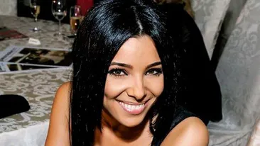 Corina Caragea, asa cum nu o vezi la televizor! Bruneta a atras toate privirile cu acest decolteu