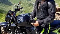 Motociclistul oltean, accidentat grav când împărțea cadouri de Crăciun copiilor, și-a revenit