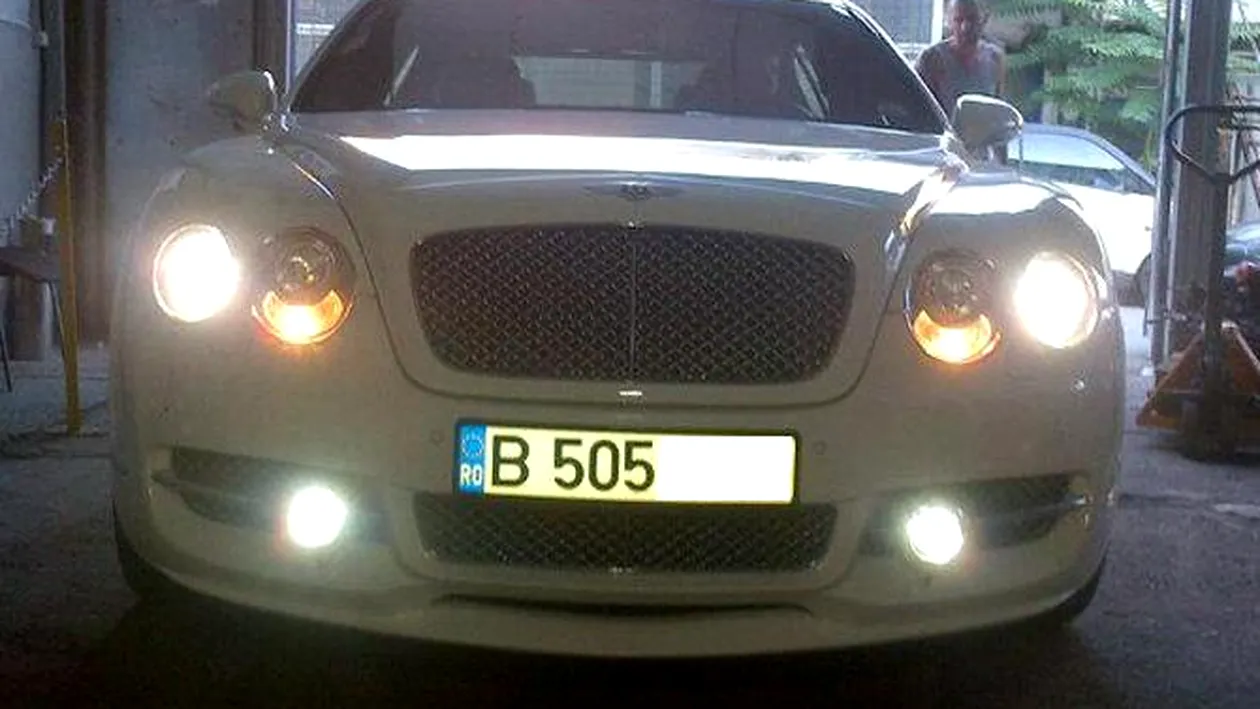Mario Iorgulescu o arde like a boss: si-a tras Bentley alb bengos! A dat 150.000 de euro ca sa-si faca fita cu el in Romania si Elvetia!