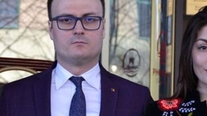 Ea e soția lui Alex Cumpănașu! Au mers împreună la vot și lumea a desființat-o: "A venit nespălată pe cap"