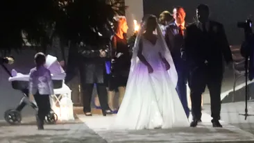 Fostul deputat i-a ţinut trena miresei. Avem imagini exclusive de la nunta anului în Oltenia. Primarul Slatinei a ajuns în faţa altarului!