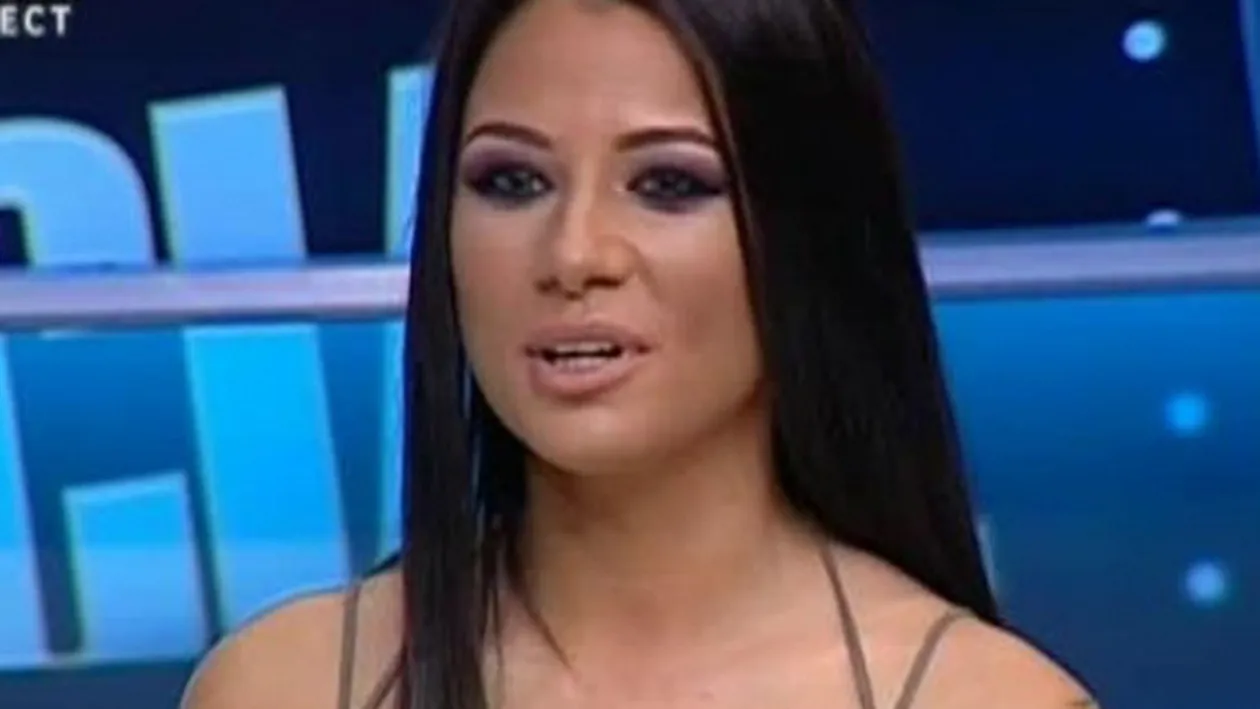 Roxana Vancea a RECUNOSCUT! Imi plac fetele. As saruta-o pe Andreea Mantea!