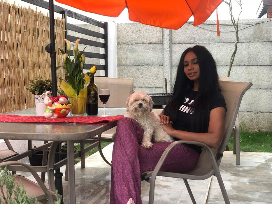 Așa și-a făcut de cap Laurette de 1 Mai: ”Mi-am luat o sticlă de vin roșu și am mers la petrecere!”