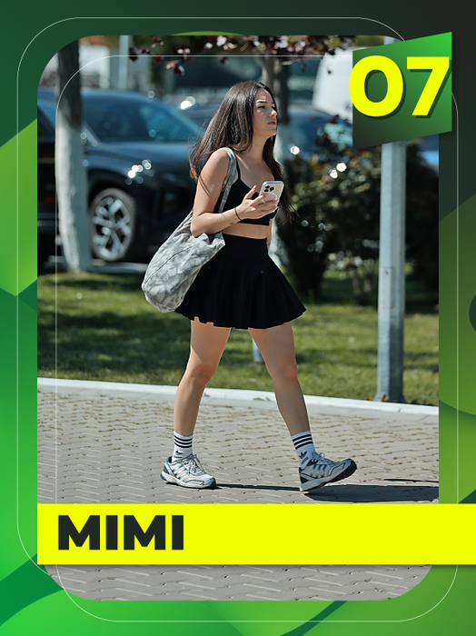 TOP 15 vedete care au renunțat la lucrurile scumpe pentru un accesoriu de câțiva lei. Memelușa, Delia și Ruxandra Luca au lansat noul trend al verii