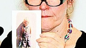 A implorat ajutor cu fotografiile din copilarie