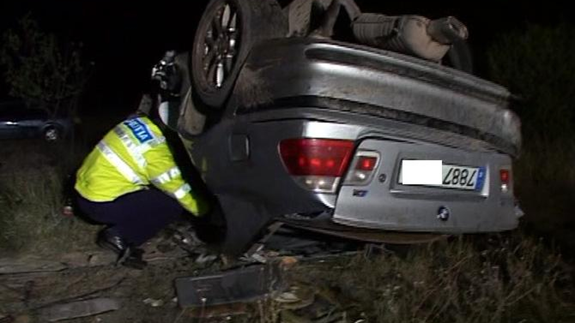 Medicii de la Spitalul Universitar din Capitala se straduiesc sa ii tina in viata. Doi tineri raniti in accidentul de la Tulcea sunt in coma