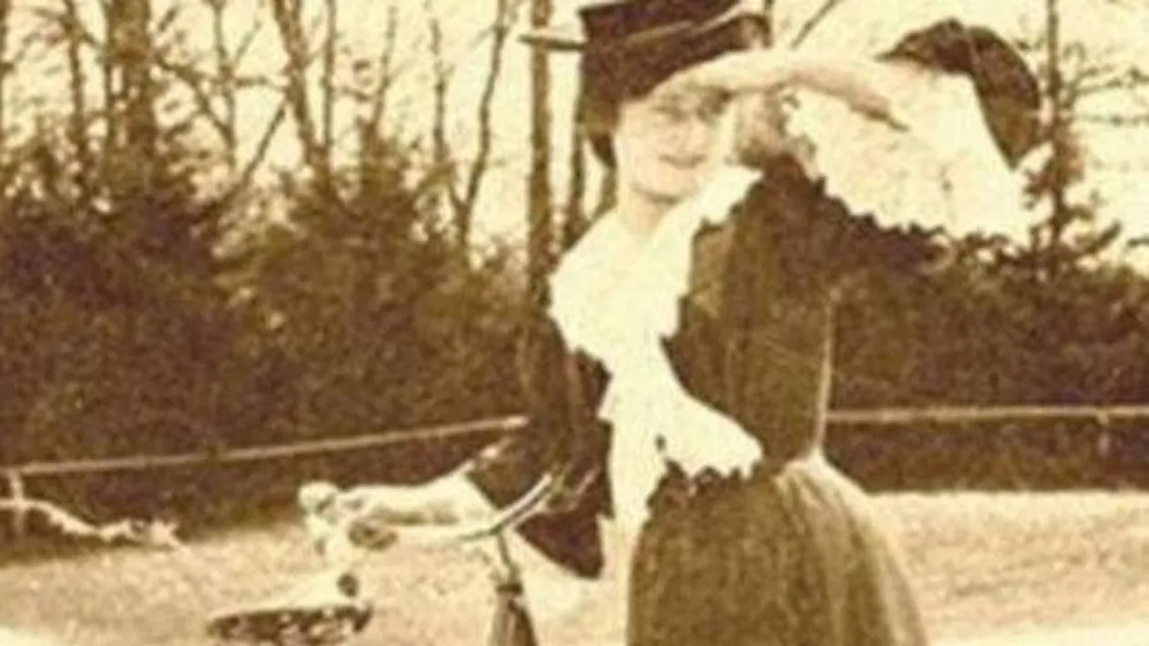 Coana Mita, biciclista, a murit si ... vezi ce s-a ales de palatul desfaului din Centrul Vechi!