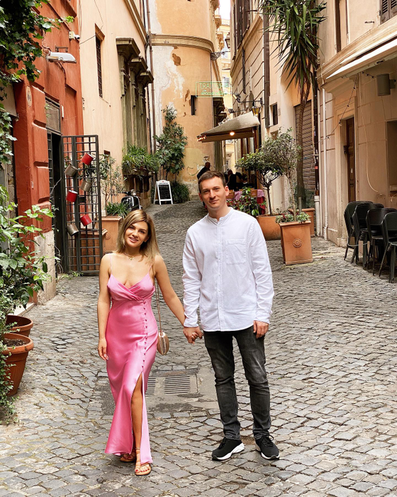 Denis Roabeș de la The Motans, alături de soția sa/ Sursa foto: Instagram