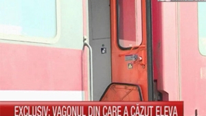 FOTO Din acest vagon a cazut Elisa Madalina, fata de 13 ani care a murit pe drumul de intoarcere din excursie