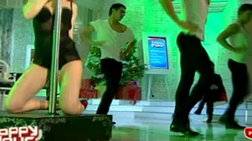 Uite ce sexy danseaza Corina la bara:  De Craciun, le recomand femeilor sa le danseze asa barbatilor