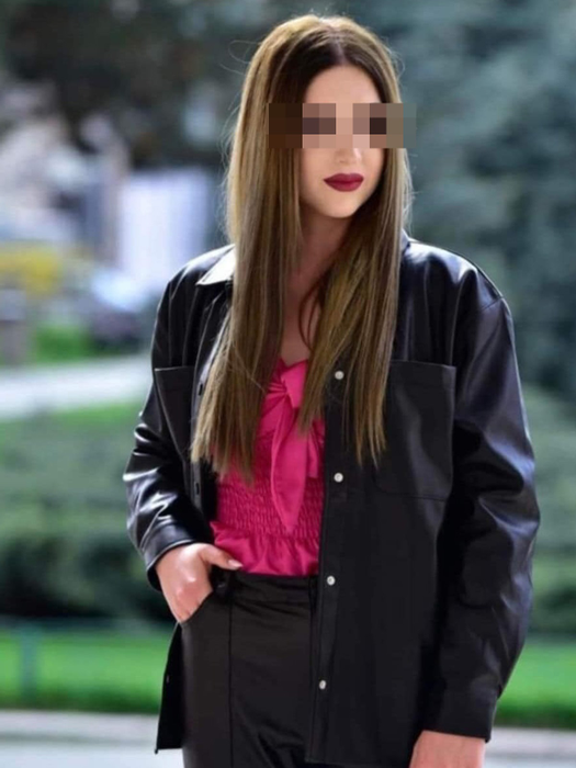 Tânăra nu mai vrea să-și folosească vechiul telefon mobil, dar nici numărul de pe care-l avea și i-a spus mamei sale să îi cumpere un alt abonament
