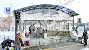 O femeie a incercat sa se sinucida aruncandu-se in fata unei garnituri. Metroul i-a retezat picioarele