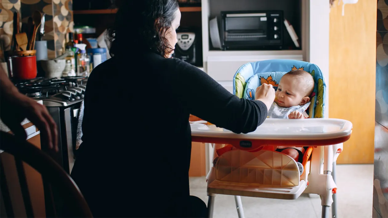 Ce a pățit o femeie din România, după ce s-a angajat ca bonă pentru copilul unui cuplu din Franța: Munceam 18 ore pe zi și dormeam în..