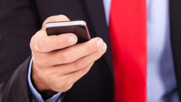 ASA CEVA nu s-a mai intamplat niciodata in Romania! Telefoanele celor mai influenti oameni BRUIATE si CONFISCATE!