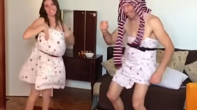 Vulpița de la Acces Direct a acceptat provocarea cu perna! S-a dezlănțuit pe muzica lui Beyonce împreună cu soțul ei! Viorel Stegaru a dansat și el pe tocuri