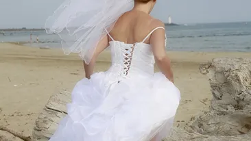 Cea mai scurtă căsnicie! Un mire s-a uitat în noaptea nunții în telefonul soției. A citit primul mesaj, iar apoi a cerut divorțul! SMS-ul nu era de la un bărbat