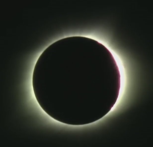 Eclipsă totală de Soare, imagini incredibile! Vedetele nu au ratat momentul rar