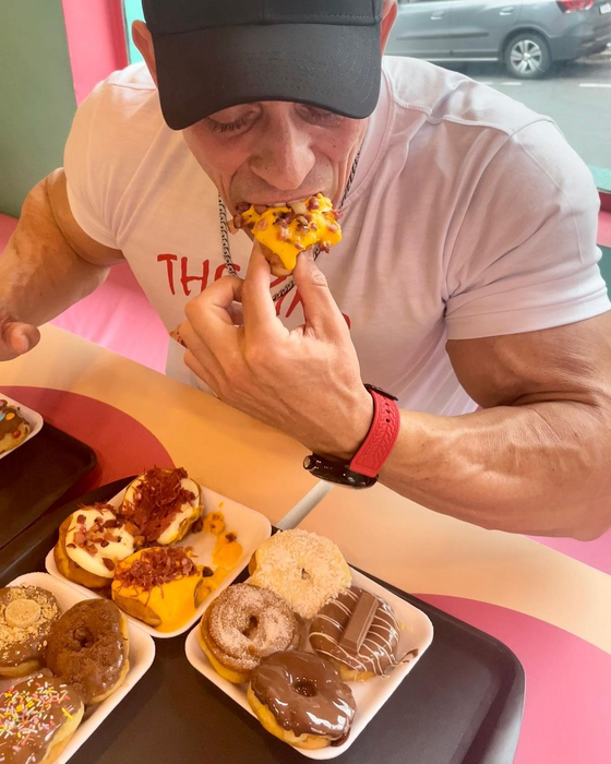 Antrenorul de fitness care mănâncă 100 de ouă pe zi. Foto: Instagram