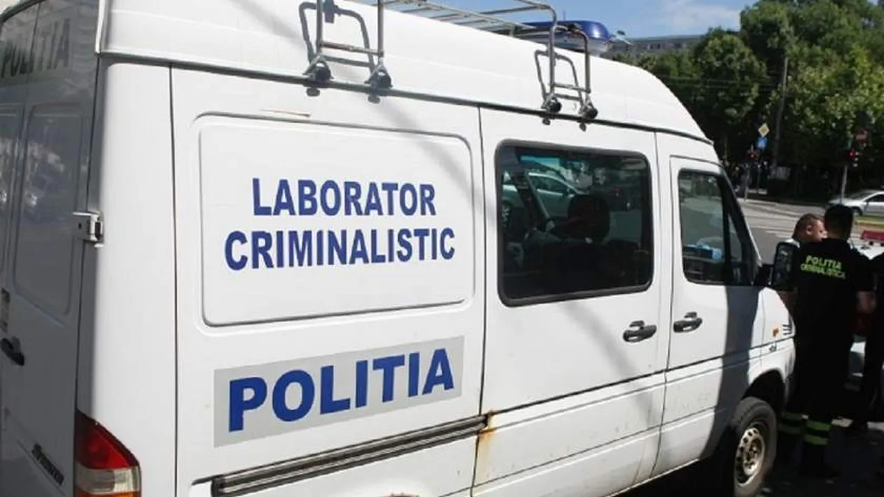 O fată de 14 ani din Bacău și-a înjunghiat mama! Motivul este uluitor