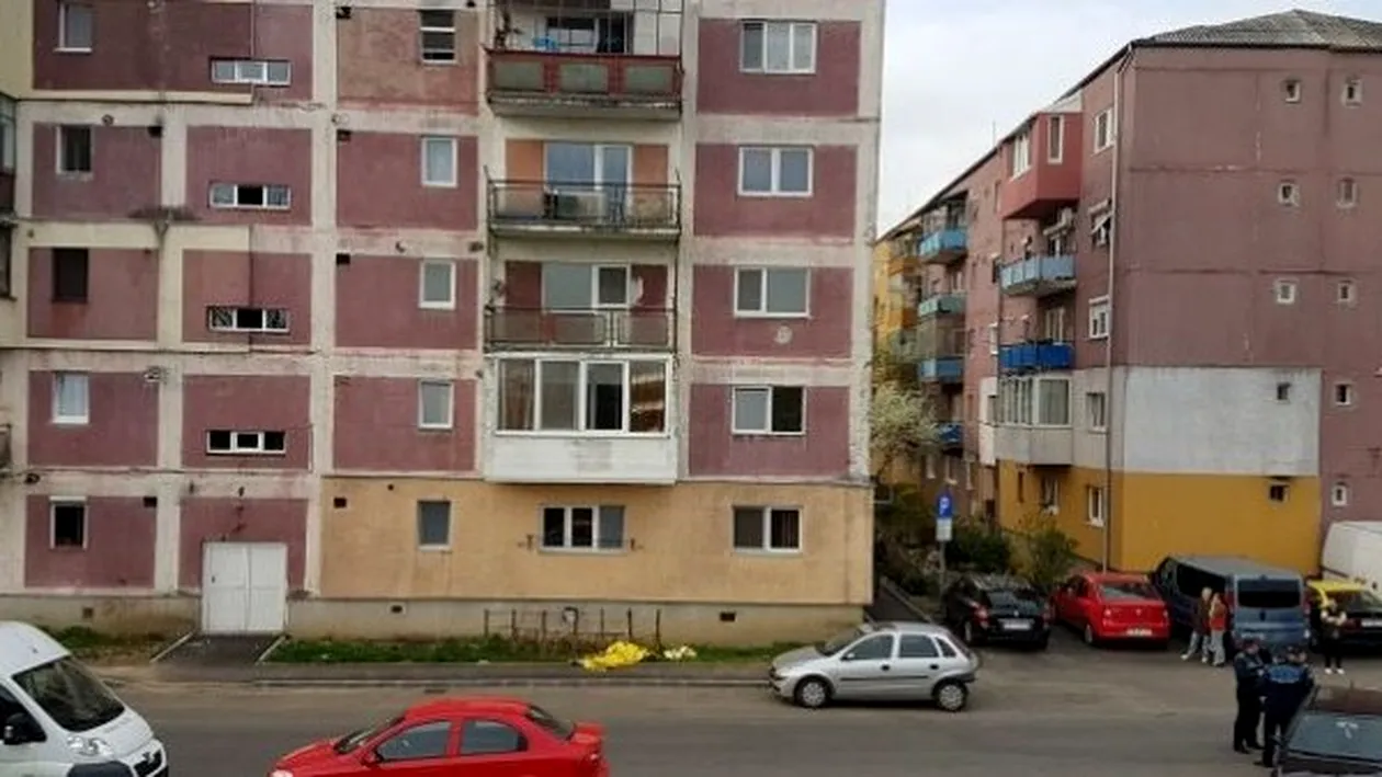 O adolescentă de 16 ani din Vâlcea s-a aruncat de la etaj. De ce a recurs la acest gest extrem