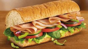 Probleme mari pentru un fast-food prezent și în România. Ce e în neregulă 