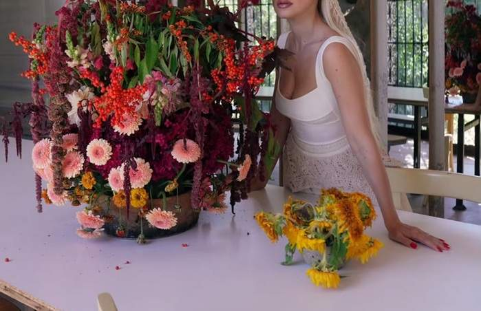 Ce a pățit o influenceriță, după ce a închiriat un conac din Franța. A dat o avere, dar i-a fost frică să mai doarmă în el