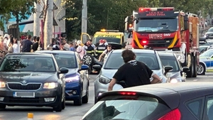 Breaking news! Accident grav în București! O mașină s-a răsturnat în cartierul Tineretului