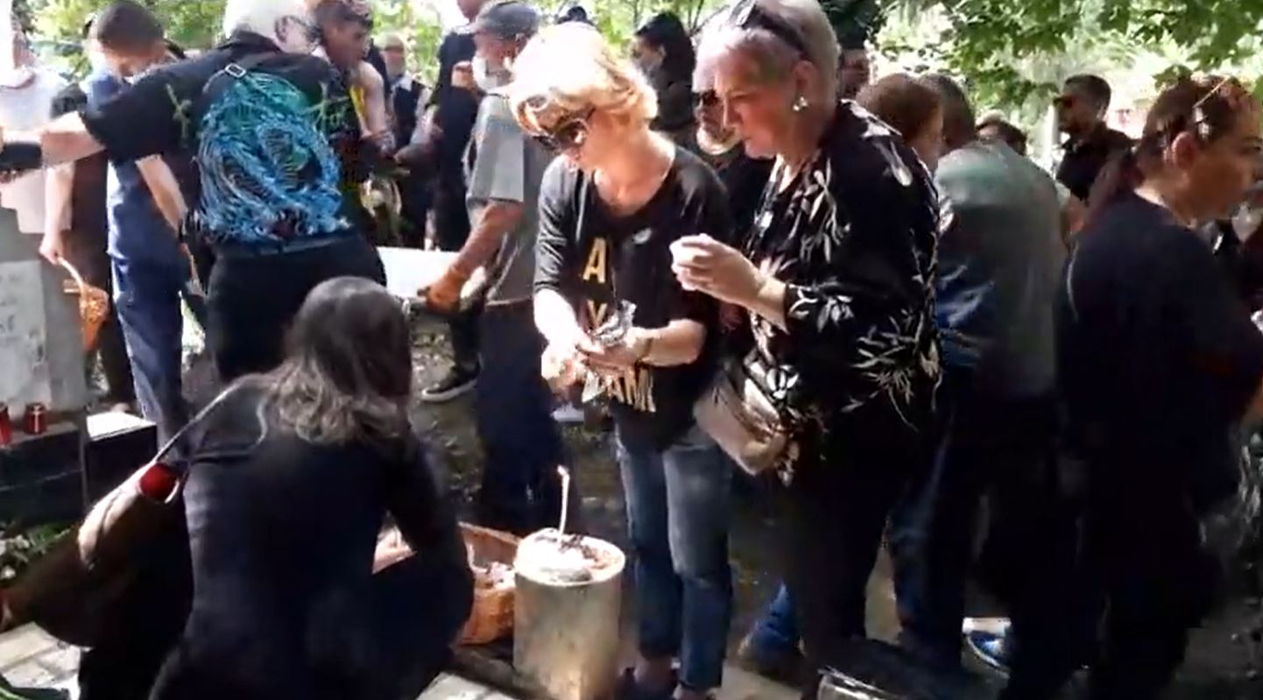 Mara Bănică şi Serghei Mizil, glume sinistre după ce sicriul lui Costin Mărculescu a fost coborât în groapă! Imaginile care nu s-au difuzat la TV