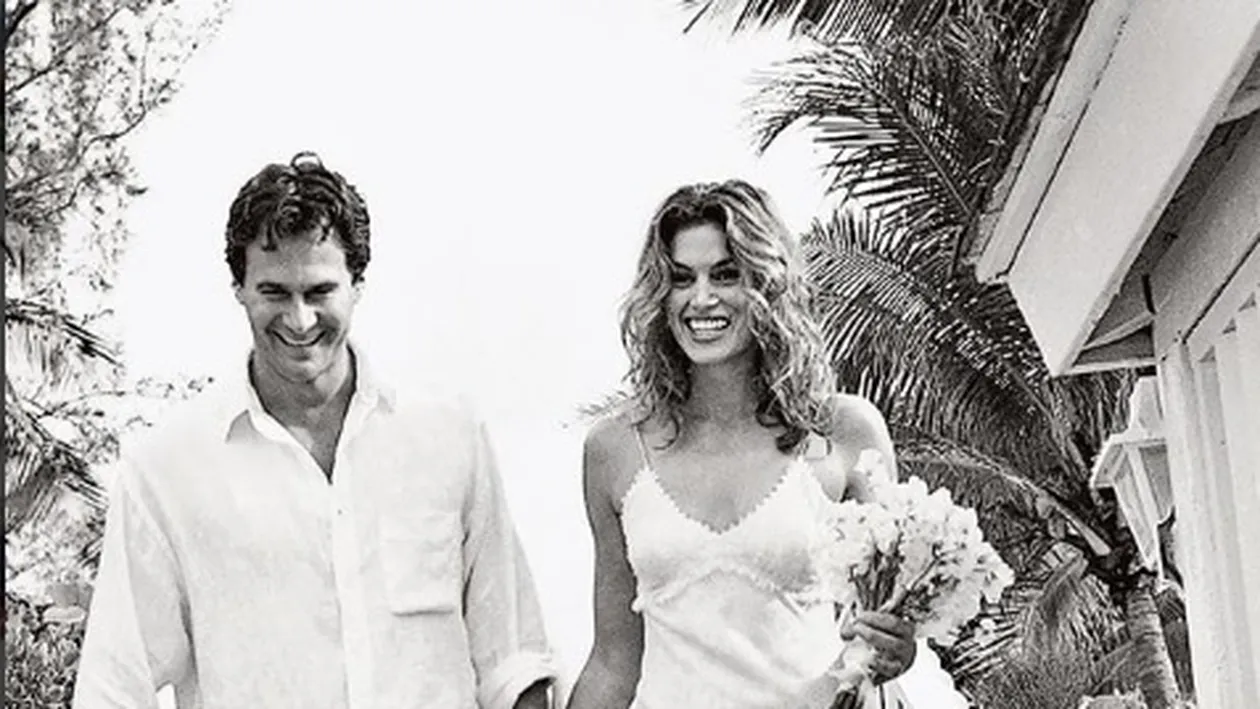 Cindy Crawford și soțul ei au sărbătorit 20 de ani de căsnicie! Imagini emoționante