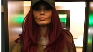 Ziua şi transformarea! Oana Zăvoranu şi-a schimbat din nou look-ul