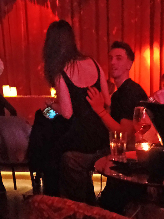 Andrei Vlad și sexy-bruneta, în formă maximă la club