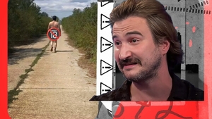 Alex Dobrescu s-a dezbrăcat la pielea goală, după ce le-a prezentat terenul de la Corbeanca unor clienți! Explicația lui este FABULOASĂ: ”I-am cerut unui apicultor să mă filmeze pentru că...”