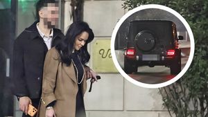 Apariție rară în cluburile din București. Ce a făcut moștenitoarea Antenei 1 cu cavalerul din imagini după miezul nopții