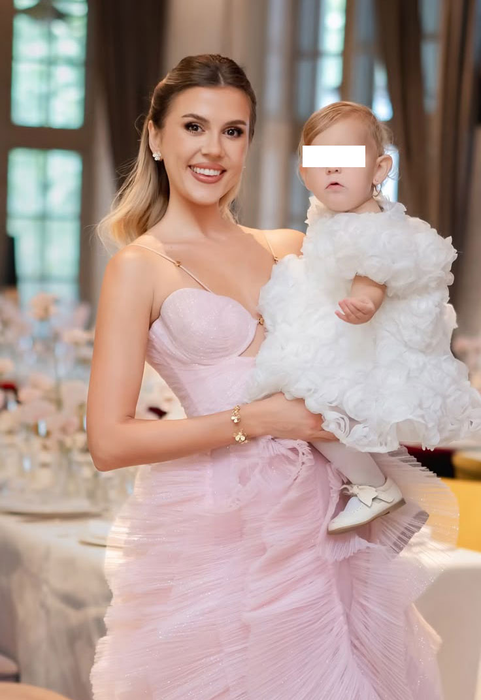 Mezina familiei, în centrul atenției la împlinirea primului an de viață.