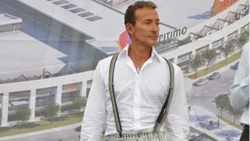 Radu Mazare, intampinat de muncitoare sexy la prezentarea unui mall