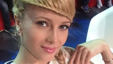 Incredibila transformare a Lorei! Era total diferita! Uite-o bruneta cu parul lung, dar si creata cu parul scurt