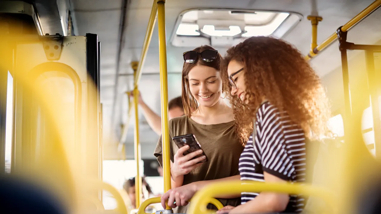 Uluitor! Un oraș din România le interzice călătorilor să intre murdari în autobuz