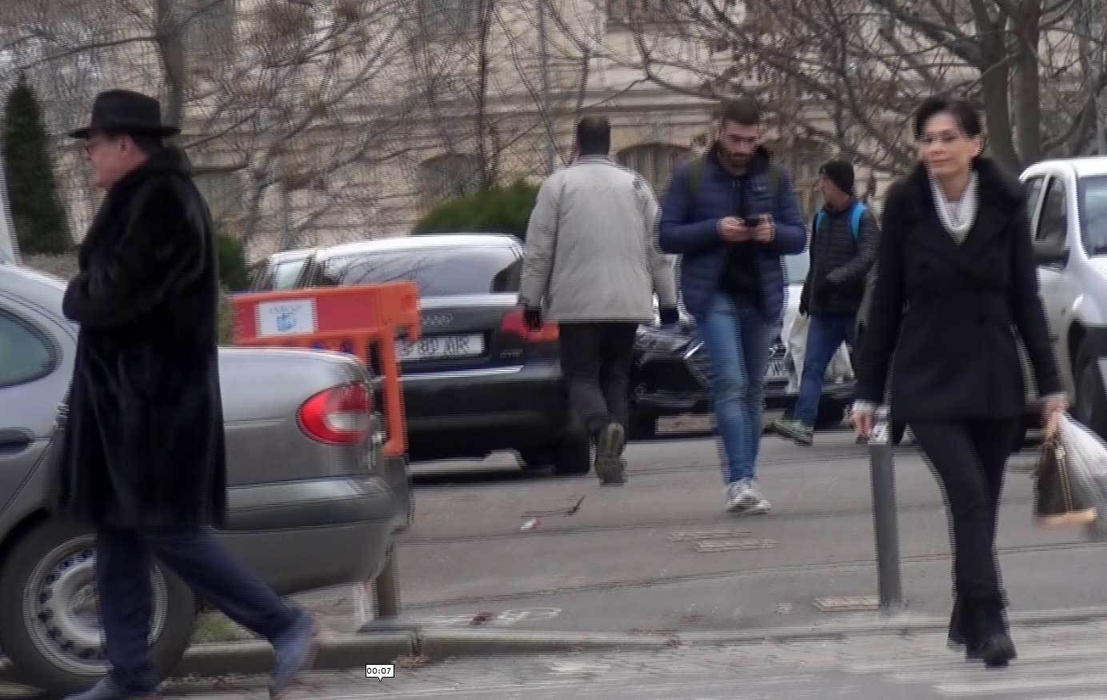 Dan Nicorescu şi partenera lui de plimbare au degustat bunătăţile de la târgul de Crăciun