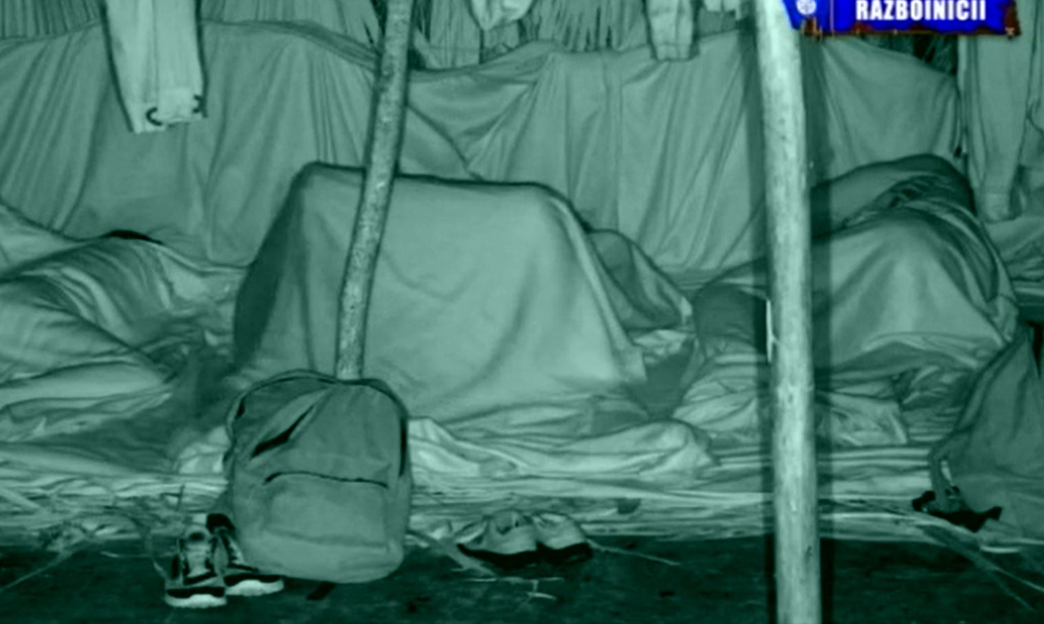 Andrei și Karina, amor sub patură la Survivor România?!? Imaginile filmate de camerele cu infraroșu vorbesc de la sine