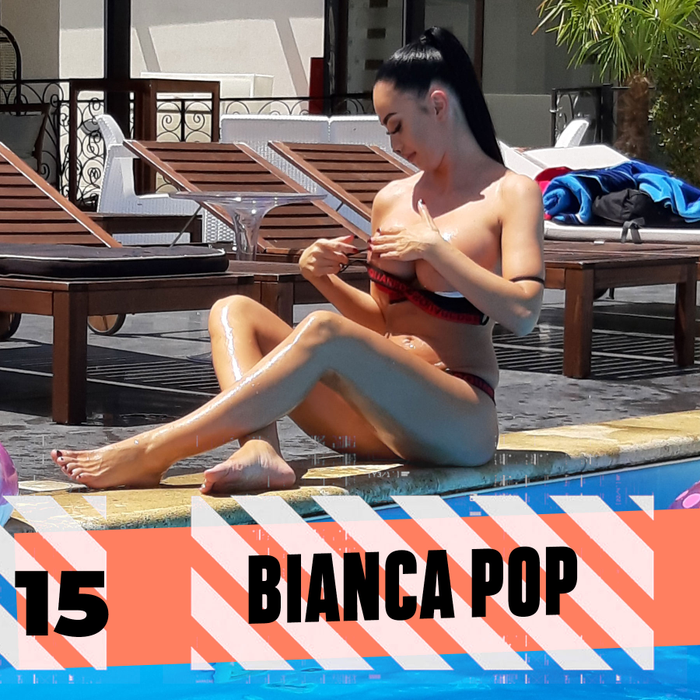 Top 30 vedete care “s-au jucat” cu sutienul pe plajă. Ce locuri ocupă în clasament Mihaela Rădulescu, Loredana Groza, Oana Zăvoranu, Ruby sau Roxana Vancea