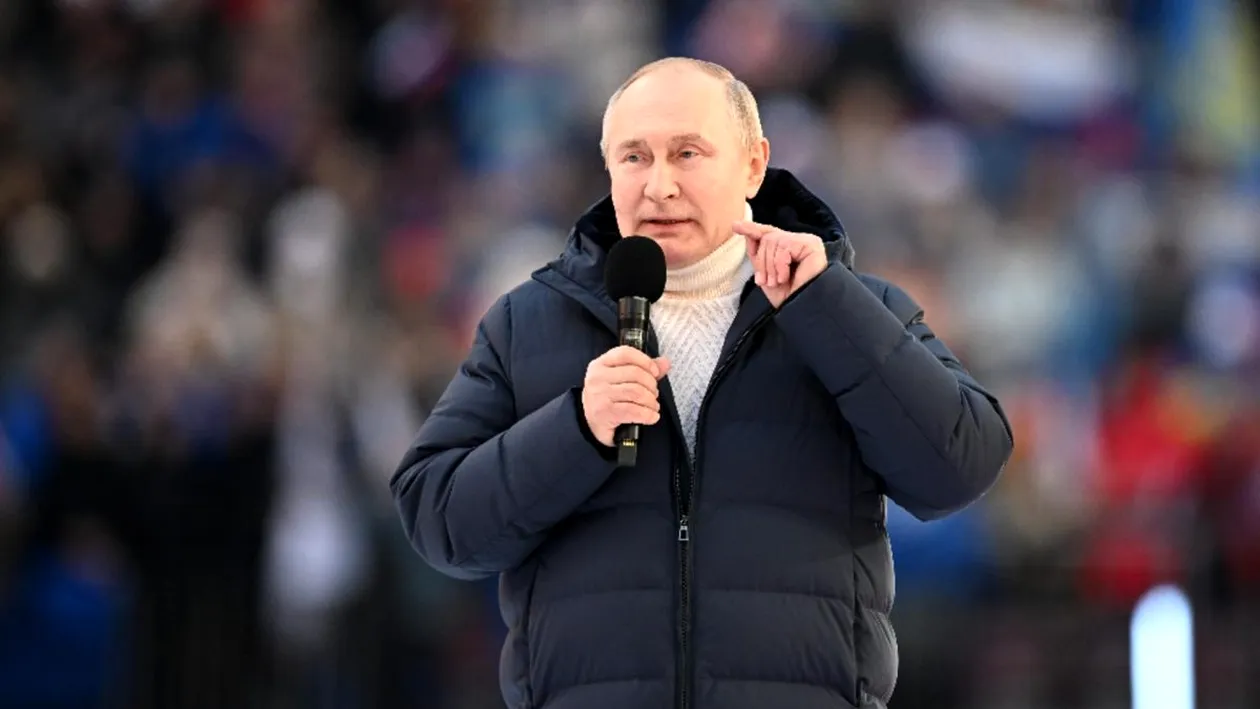 Cât a costat geaca purtată de Vladimir Putin la mitingul uriaș pro-război. Preţul e uriaş